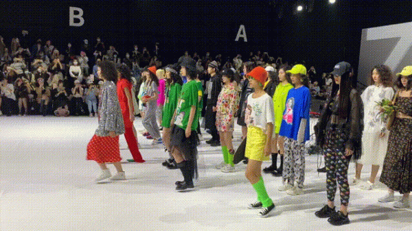 上海時裝週又開走了!真實鏡頭下的孫儷陳法蓉,臉還扛得住嗎? 上海時裝週又開走了!真實鏡頭下的孫儷陳法蓉,臉還扛得住嗎?