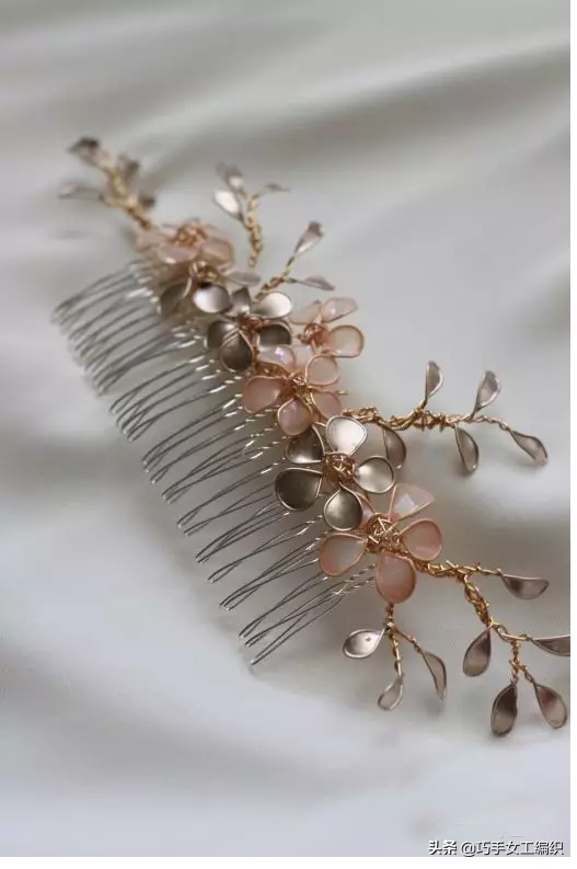 指甲油過期了或不想用了，那就用來做花花飾品吧，