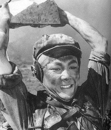 把《英雄兒女》跟《長津湖》放在一起看，兩部電影的差別就出來了