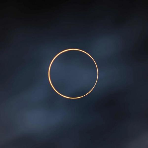 地球上存在許多奇蹟,日食就是其中之一 / 這些宇宙圖好美 地球上存在許多奇蹟,日食就是其中之一 / 這些宇宙圖好美