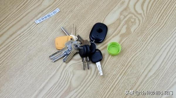 出門經常忘帶鑰匙不用愁,一個塑膠瓶蓋,輕鬆解決難題 出門經常忘帶鑰匙不用愁,一個塑膠瓶蓋,輕鬆解決難題