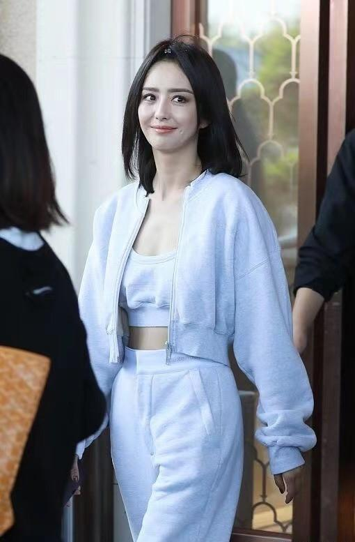 佟麗婭又美出圈了,穿白色襯衫配國風半身裙,美得讓人心動 佟麗婭又美出圈了,穿白色襯衫配國風半身裙,美得讓人心動