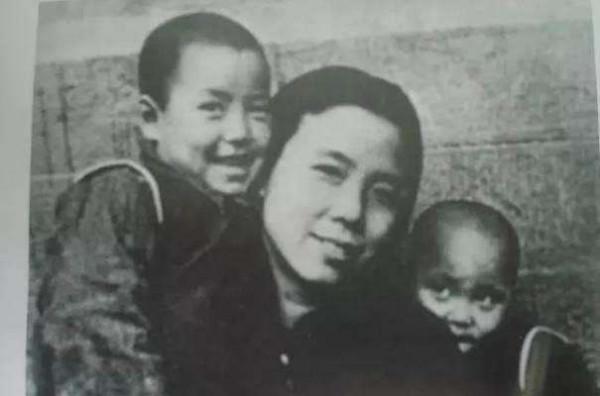 她28歲丈夫被殺,一生未嫁,養育800多名孤兒,兒子是國務院總理 她28歲丈夫被殺,一生未嫁,養育800多名孤兒,兒子是國務院總理