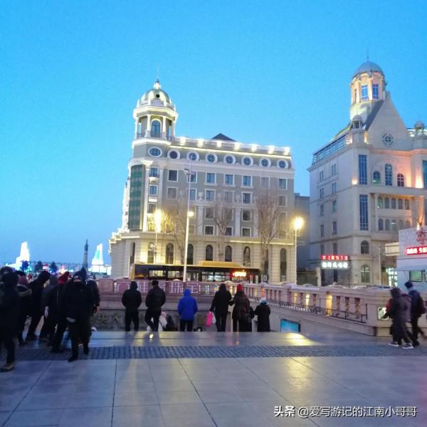 到達中央大街時氣溫很低，於是吃一根老牌的馬迭爾冰棒溫暖自己