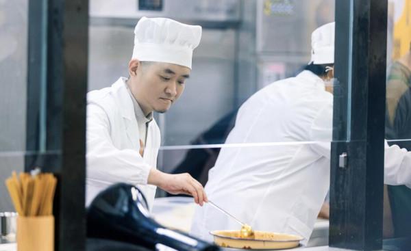 老百姓陪著鄧超錄製到半夜兩點半,《五哈》強凹的正能量令人尷尬 老百姓陪著鄧超錄製到半夜兩點半,《五哈》強凹的正能量令人尷尬