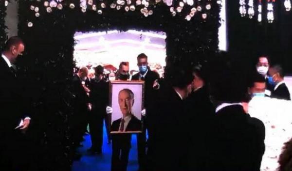 1986年，靠跳舞撩到賭王，何鴻燊去世後，梁安琪為何會是最大贏家