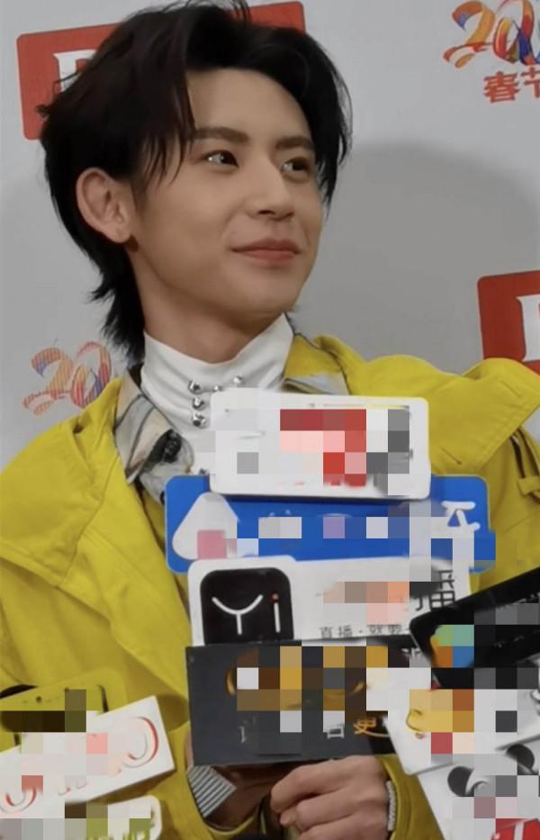 北京春晚路透：王鷗像大白菜、李沁生圖顯老，AB戴婚戒破婚變傳聞