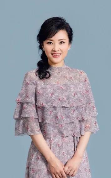 央視主持人周濤驚豔了時光寫真集 央視主持人周濤驚豔了時光寫真集