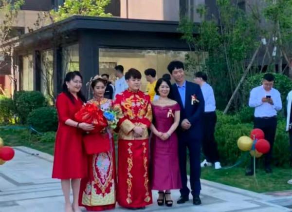 《鄉村愛情》演員中有一家三口，爸爸女兒打醬油，媽媽演技一流