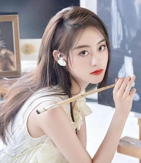 現代裝一般古裝卻美出天際，這些女星個頂個的好看，可就是紅不了