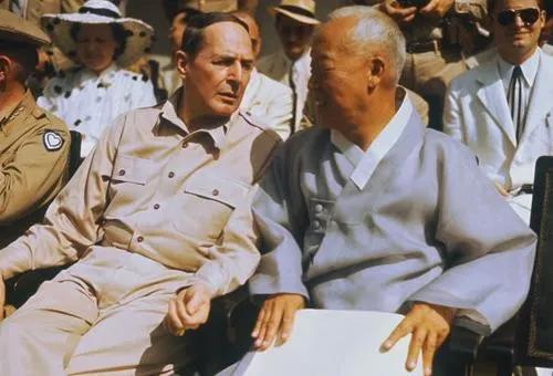 李承晚拒絕停戰，惡意扣留2.7萬戰俘，克拉克：讓志願軍教訓他吧