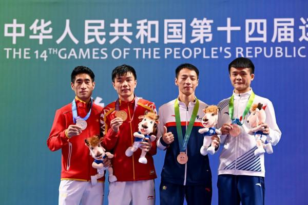 拳擊——男子52公斤級：胡建關奪冠