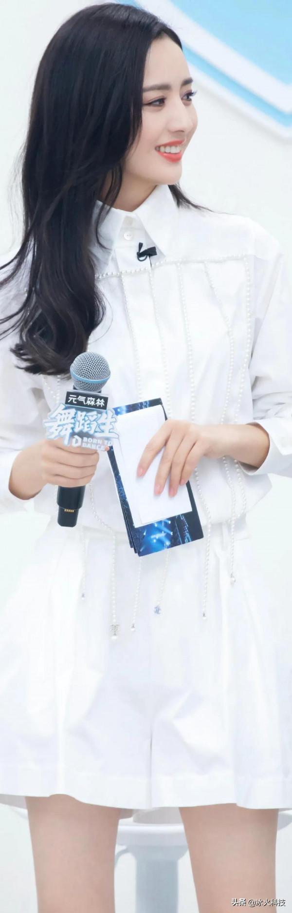 佟麗婭離婚後心情大好，事業大豐收