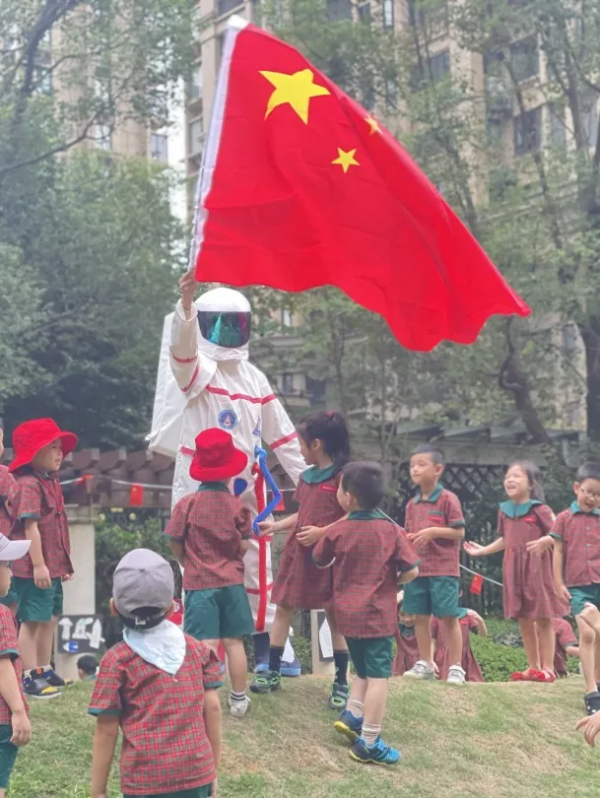 厲害了我的國，伊頓孩子獻禮祖國