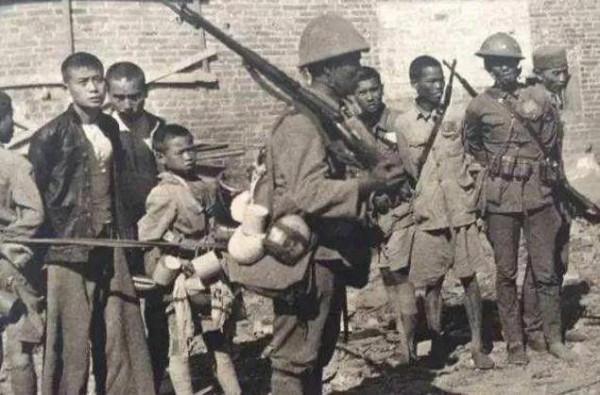 因不願面對投降的事實，兩名日軍在投降儀式前夕逃入深山