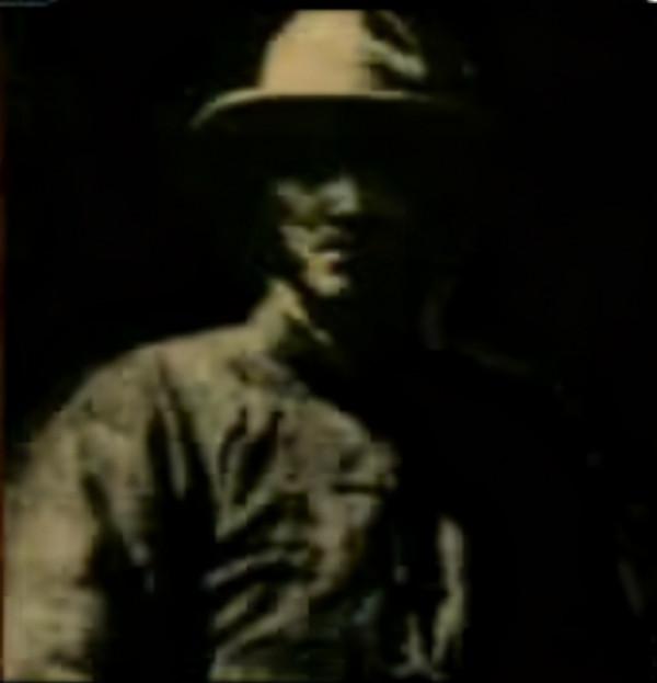 15歲男孩到延安後，朱德等人都來看望，周恩來：你可知父親是誰？