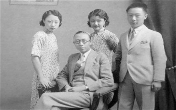 清朝滅亡後，那些貌美如花的格格都嫁給了誰？哪些明星是其後人？