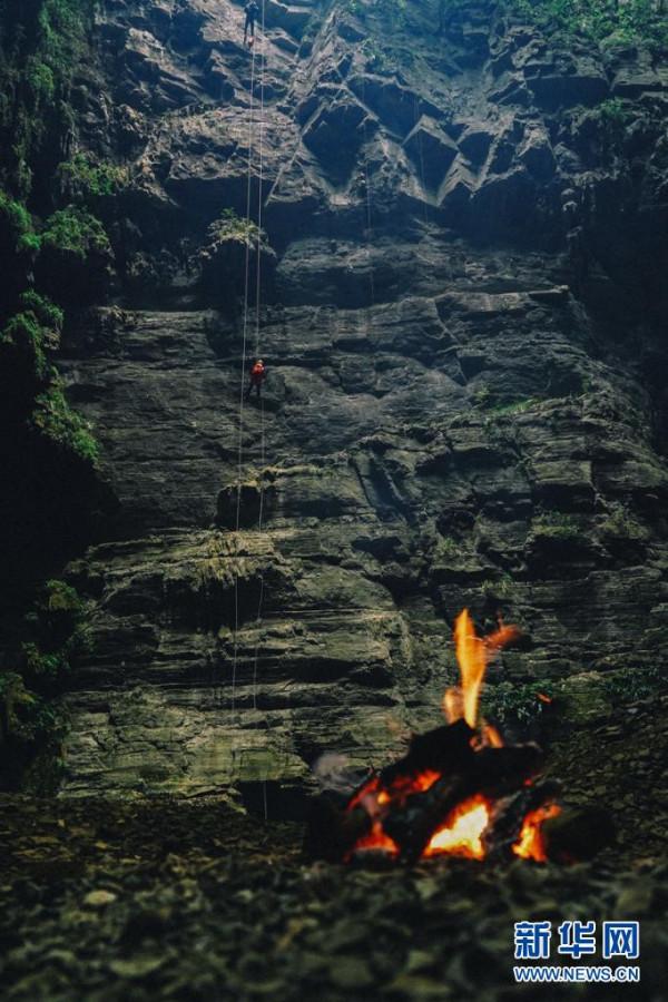 通往“地心”的探洞人 通往“地心”的探洞人