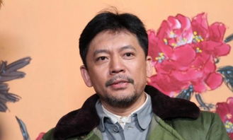 何政軍：錯過鞏俐娶初戀為妻，出道多年無緋聞，父親身份不一般