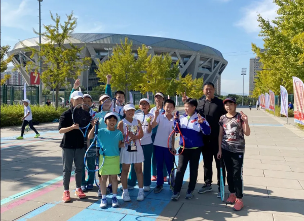 退役後當體育老師，這個老兵愛情事業雙豐收！