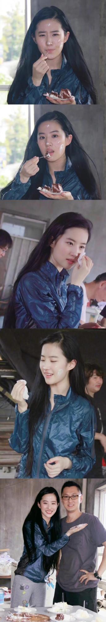 就是劉亦菲這個大黑襖讓我第一次明白了時尚的完成度靠臉這句話 ​​​ 就是劉亦菲這個大黑襖讓我第一次明白了時尚的完成度靠臉這句話 ​​​