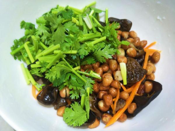 入秋後多吃木耳，加入2味去涼拌，清口爽脆，看著就香