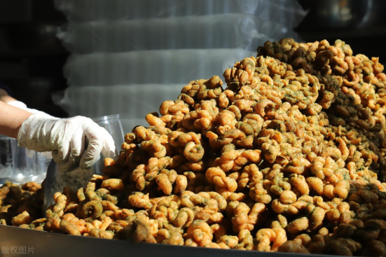 大廚教你做&OpenCurlyDoubleQuote;網紅大麻花&rdquo;，成本不到6塊錢，超市卻賣60多一斤