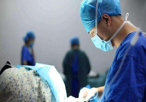 處理病人隱私時,護士會覺得尷尬嗎?醫護人員說出實情 處理病人隱私時,護士會覺得尷尬嗎?醫護人員說出實情