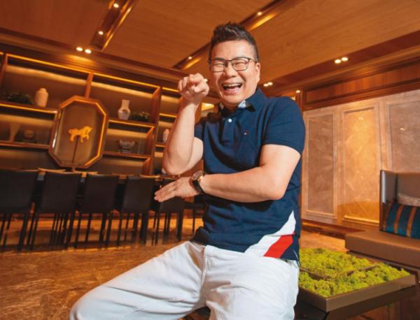 “荒謬大師”沈玉琳自曝老夫少妻相處細節：老婆每天都吹口哨出門