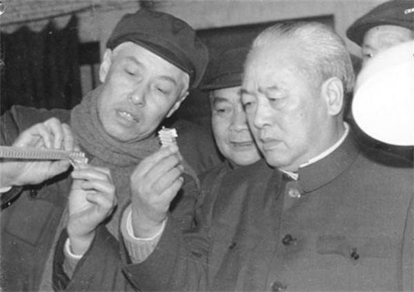 177位開國中將，唯一擔任過副總理，總政治部主任的是誰？