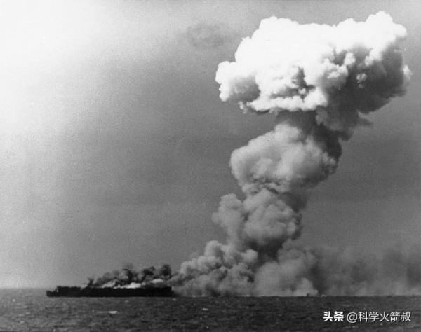 主炮齊射的戰列艦有可能把自己轟散架嗎？答案是，可以