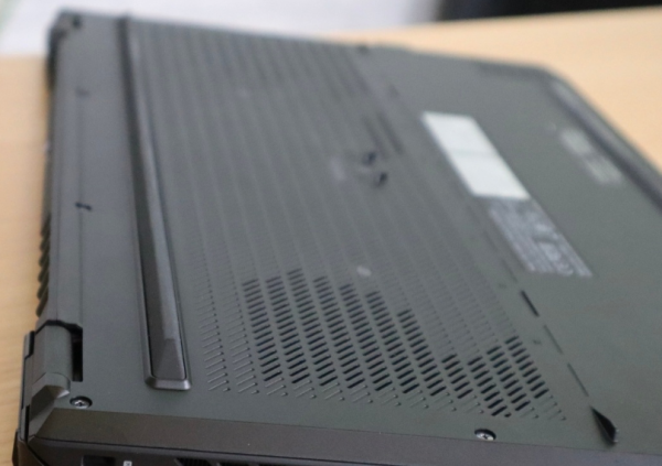 價效比高還是雞肋？ROG 幻16筆記本