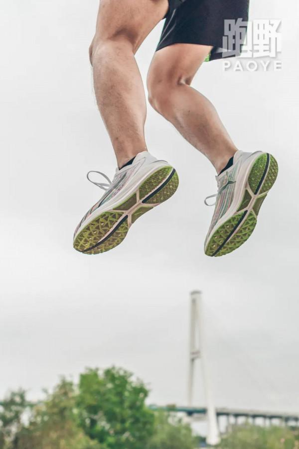 裝備|輕量 OR 緩震?這道題你選對了嗎? 裝備|輕量 OR 緩震?這道題你選對了嗎?