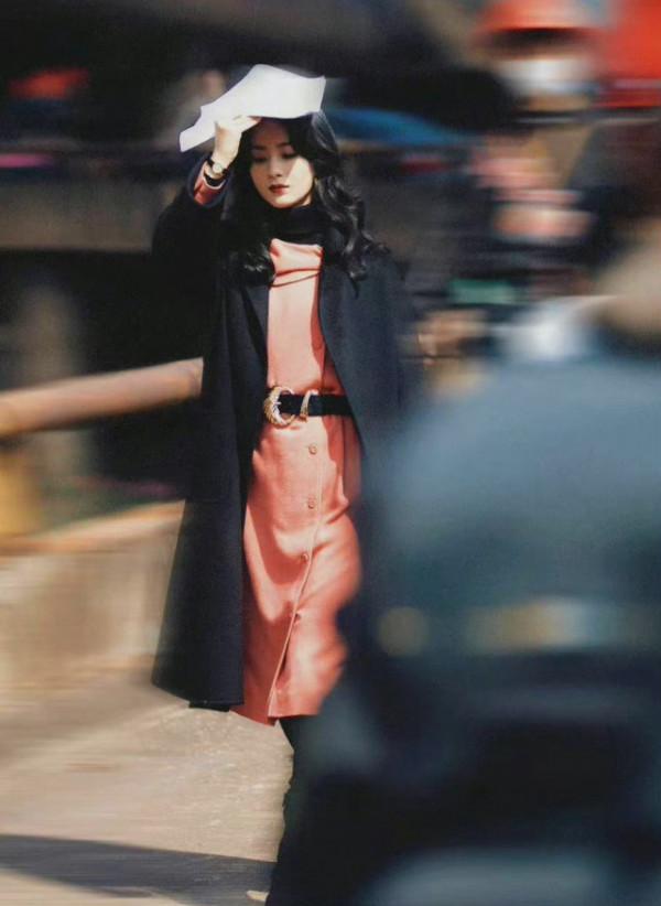 趙麗穎新劇造型太驚豔!穿大衣變女總裁,不披戰袍依舊是氣場全開 趙麗穎新劇造型太驚豔!穿大衣變女總裁,不披戰袍依舊是氣場全開