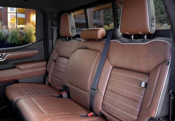 外觀大改，內飾升級！GMC新款SIERRA釋出，能拼過福特F-150嗎？