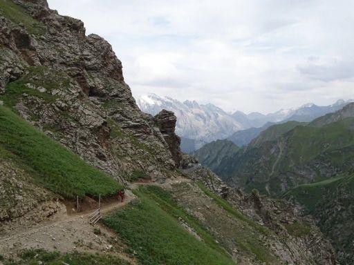 新疆徒步穿越烏蘇古道第二天翻越包紮敦達板