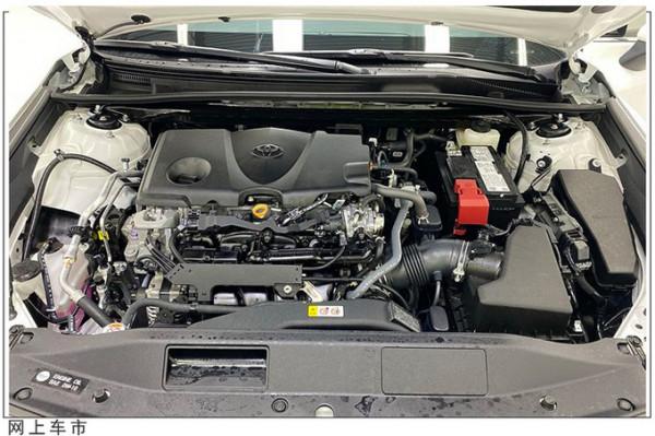 這臺凱美瑞回頭率超高!搭2.5L發動機,車尾升級四出排氣+尾翼 這臺凱美瑞回頭率超高!搭2.5L發動機,車尾升級四出排氣+尾翼