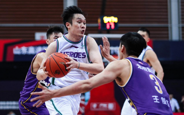 3訊息!CBA悍將打松4顆牙,王晗跪地執教,遼寧迎來生死戰 3訊息!CBA悍將打松4顆牙,王晗跪地執教,遼寧迎來生死戰