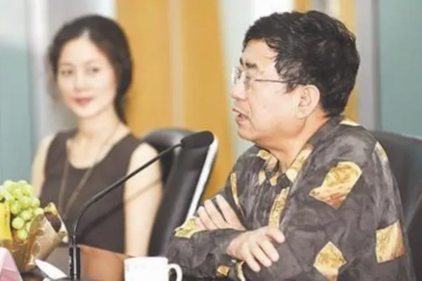 餘秋雨:靠妻子寄打工費生活,成名後卻拋棄妻子,娶“唐僧母親” 餘秋雨:靠妻子寄打工費生活,成名後卻拋棄妻子,娶“唐僧母親”