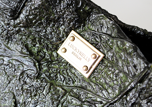 “穿”蘋果草莓、拎蘆筍包包、塗胡蘿蔔口紅，可持續時尚就是那麼瘋狂