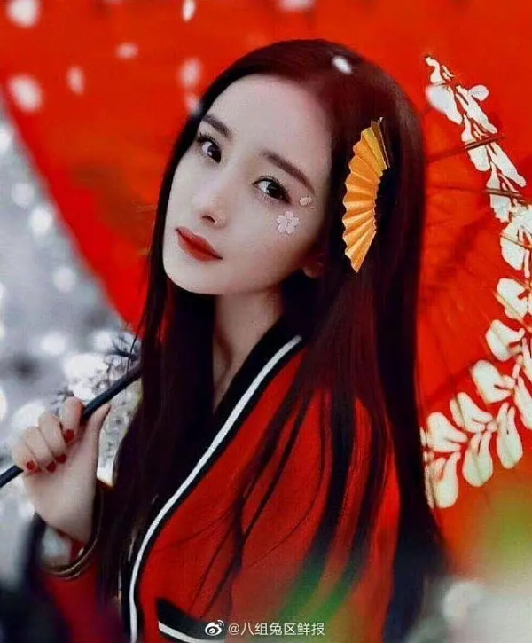 女明星撐傘照片,劉詩詩、趙麗穎、迪麗熱巴等等,你最中意誰 女明星撐傘照片,劉詩詩、趙麗穎、迪麗熱巴等等,你最中意誰