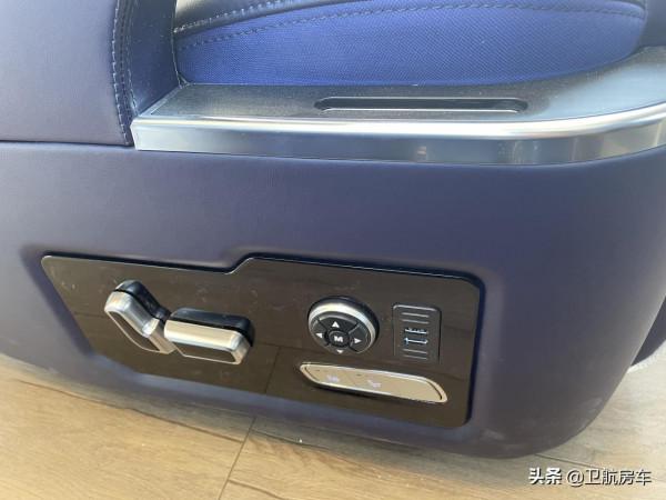 全新超酷亮黑武士帶獨立航空座椅