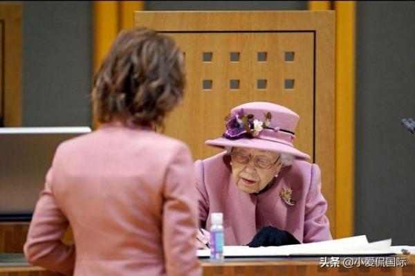 表裡不一,英女王罕見講話情緒失控有原因,為保護愛子不惜代價 表裡不一,英女王罕見講話情緒失控有原因,為保護愛子不惜代價