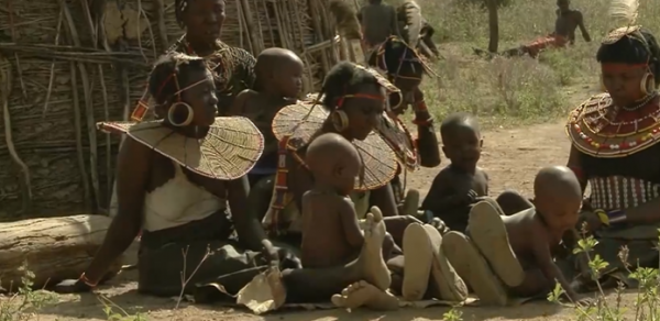 非洲原始部落:這群人結婚彩禮要給20頭牛加20只羊,你覺得多嗎? 非洲原始部落:這群人結婚彩禮要給20頭牛加20只羊,你覺得多嗎?