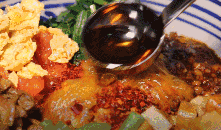 來陝西必吃的十大美食——“biangbiang面”