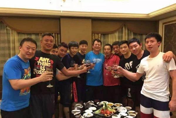 樊振東恩師退休後生活愜意:海南種地當農民,攜寵物開房車自駕遊 樊振東恩師退休後生活愜意:海南種地當農民,攜寵物開房車自駕遊