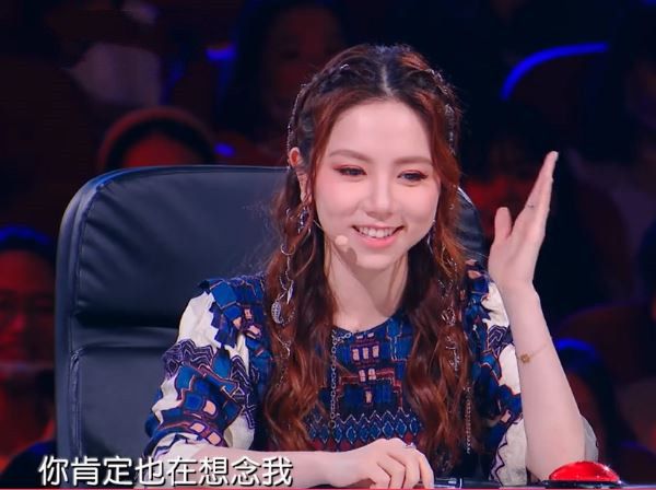 12年了，董卿的“託王”位置終於後繼有人了，她託得真好