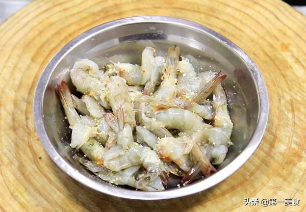 大蝦別再白灼了，試試這樣新搭配，外酥裡嫩味道香，茶香四溢