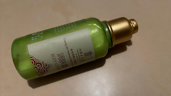 帶上飛機的液體是總共100ml，還是單瓶，共有6類限制隨身攜帶物品