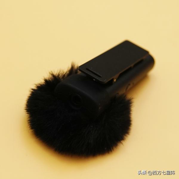 小巧輕便的入門之選:綠聯無線領夾式麥克風上手 小巧輕便的入門之選:綠聯無線領夾式麥克風上手